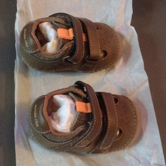 2 for 20😃Stride Rite toddlers shoes - Picture 1 of 4